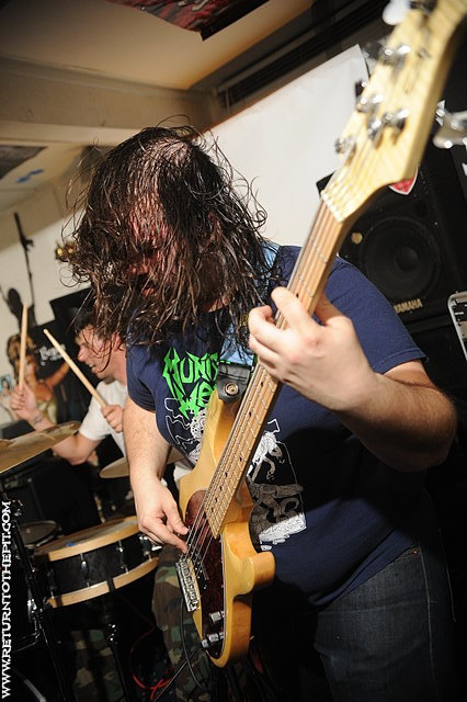 [dysentery on Apr 5, 2008 at A Terrible House (Winthrop, MA)]